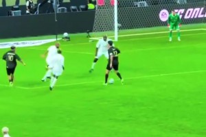 44岁圣卡西精彩扑出卡卡禁区外兜射+西多夫远距重炮轰门