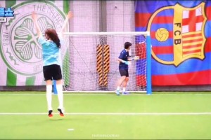 唱跳足球！韩国女星文夏奈尔这脚法有点东西啊