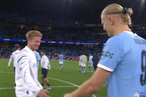 曼城球迷看到这一幕怎能不泪流满面！哈兰德赛后叫住德布劳内叙旧