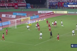 开场5分钟，泰州队先拔头筹，1-0领先南京队