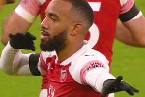 切尔西球迷：一口饼干，那是我逝去的青春啊